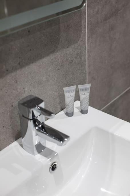 Luxury, Sleeps 6, City Centre Belfast Kültér fotó